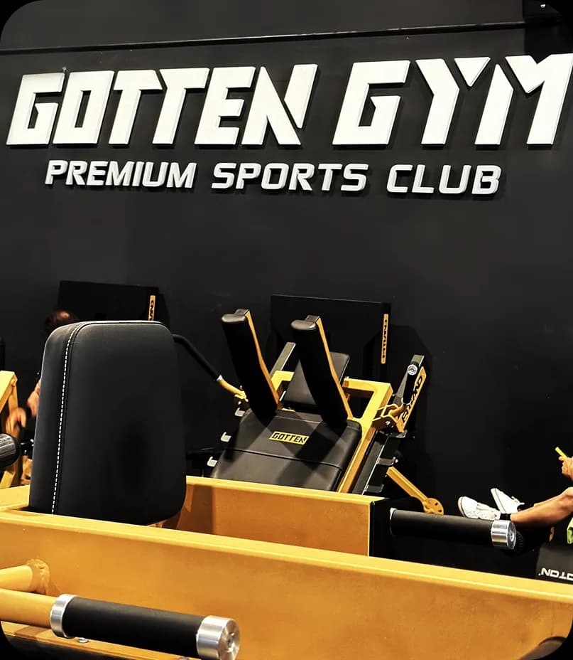 Identidad de Gotten Gym aplicada en la señalización interior del gimnasio